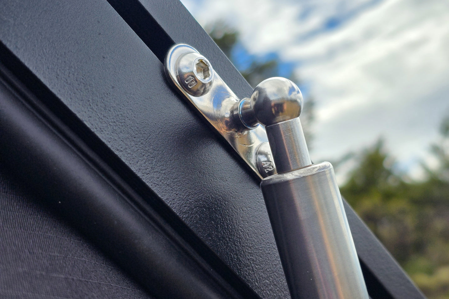Summit Ascent Series Roof Top Tent Stainless Steel gas struts